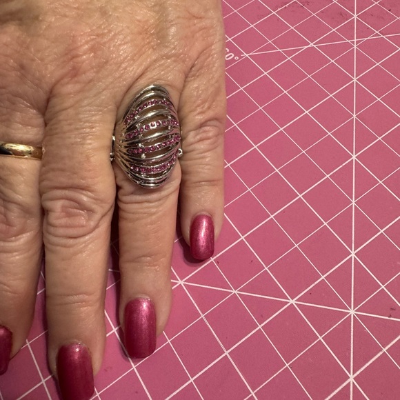 ❤️BEAUTIFUL   SILVER TONE w/PINK RHINESTONES STRETCH RING - Picture 5 of 6